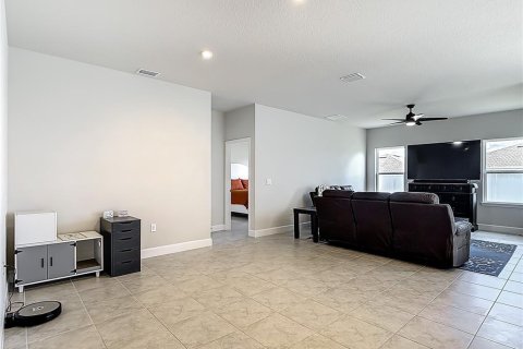 Casa en venta en Zephyrhills, Florida, 4 dormitorios, 187.76 m2 № 1828142 - foto 27