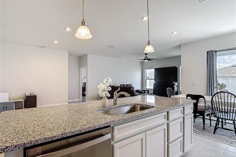 Casa en venta en Zephyrhills, Florida, 4 dormitorios, 187.76 m2 № 1828142 - foto 14