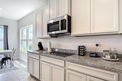 Casa en venta en Zephyrhills, Florida, 4 dormitorios, 187.76 m2 № 1828142 - foto 13
