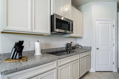 Casa en venta en Zephyrhills, Florida, 4 dormitorios, 187.76 m2 № 1828142 - foto 17