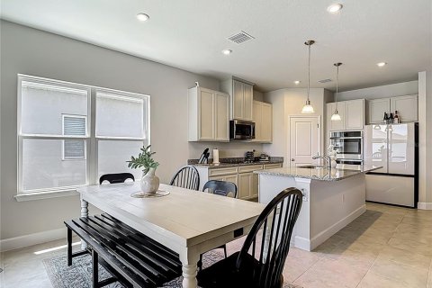Casa en venta en Zephyrhills, Florida, 4 dormitorios, 187.76 m2 № 1828142 - foto 18
