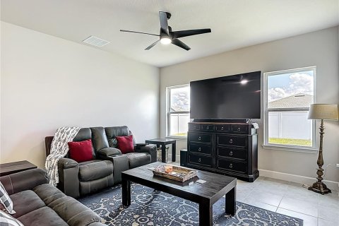 Casa en venta en Zephyrhills, Florida, 4 dormitorios, 187.76 m2 № 1828142 - foto 21
