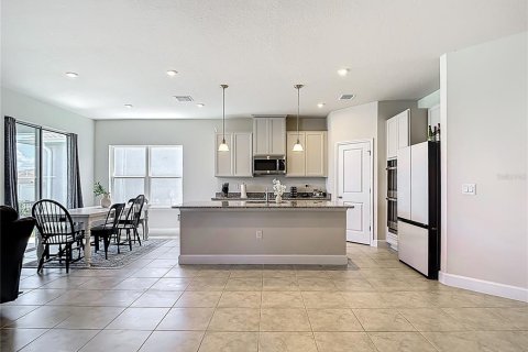 Casa en venta en Zephyrhills, Florida, 4 dormitorios, 187.76 m2 № 1828142 - foto 8