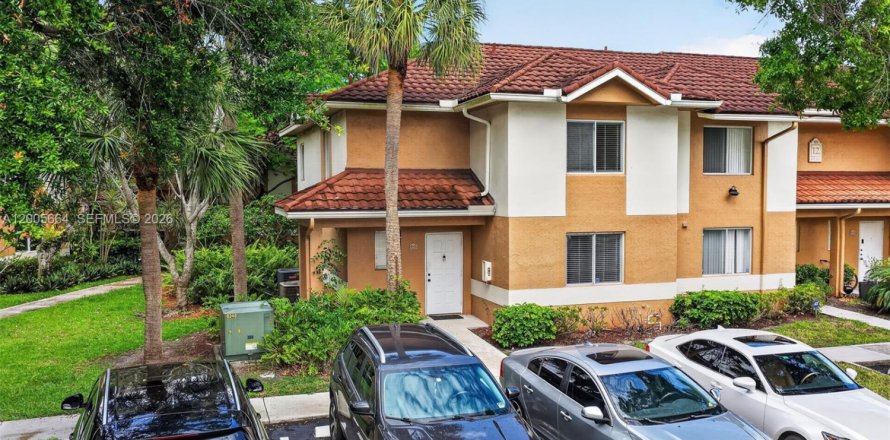 Townhouse in Plantation, Florida 3 bedrooms, 140.75 sq.m. № 2069646