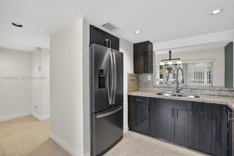 Townhouse in Plantation, Florida 3 bedrooms, 140.75 sq.m. № 2069646 - photo 12