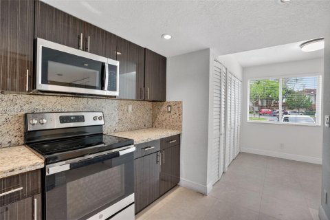 Townhouse in Plantation, Florida 3 bedrooms, 140.75 sq.m. № 2069646 - photo 10