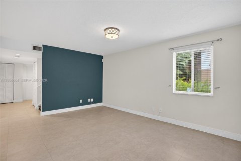 Townhouse in Plantation, Florida 3 bedrooms, 140.75 sq.m. № 2069646 - photo 4
