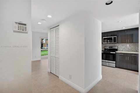 Townhouse in Plantation, Florida 3 bedrooms, 140.75 sq.m. № 2069646 - photo 5