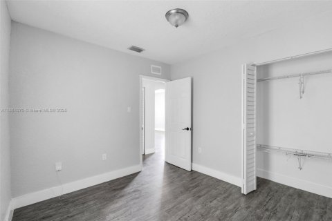 Casa en alquiler en Miami, Florida, 2 dormitorios, 92.9 m2 № 1893234 - foto 12