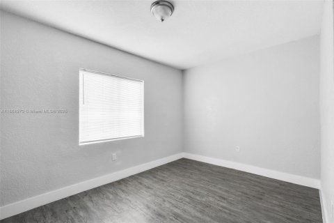Casa en alquiler en Miami, Florida, 2 dormitorios, 92.9 m2 № 1893234 - foto 9