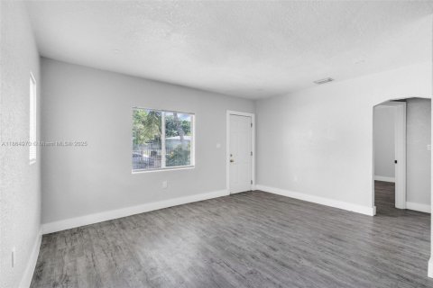 Casa en alquiler en Miami, Florida, 2 dormitorios, 92.9 m2 № 1893234 - foto 5