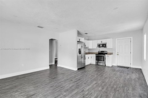 Casa en alquiler en Miami, Florida, 2 dormitorios, 92.9 m2 № 1893234 - foto 4