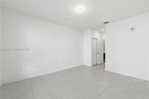 Снять в аренду кондоминиум в Дорал, Флорида 2 спальни, 104.42м2, № 1971048 - фото 12