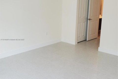 Снять в аренду кондоминиум в Дорал, Флорида 2 спальни, 104.42м2, № 1971048 - фото 7