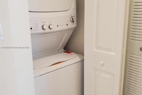 Снять в аренду кондоминиум в Дорал, Флорида 2 спальни, 104.42м2, № 1971048 - фото 5