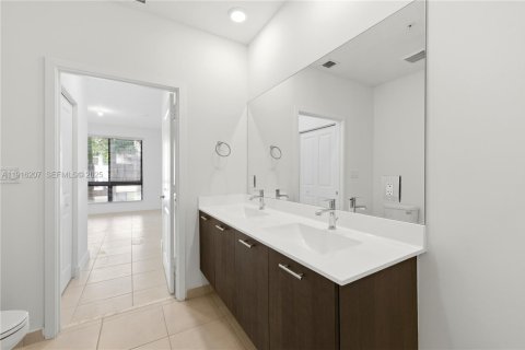 Снять в аренду кондоминиум в Дорал, Флорида 2 спальни, 104.42м2, № 1971048 - фото 15