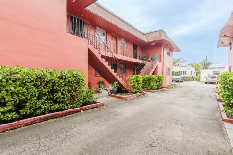 Condo in Miami, Florida, 2 bedrooms  № 2003063 - photo 14