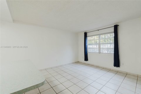 Condo in Miami, Florida, 2 bedrooms  № 2003063 - photo 6