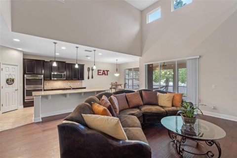 House in Apopka, Florida 4 bedrooms, 336.49 sq.m. № 1832748 - photo 18