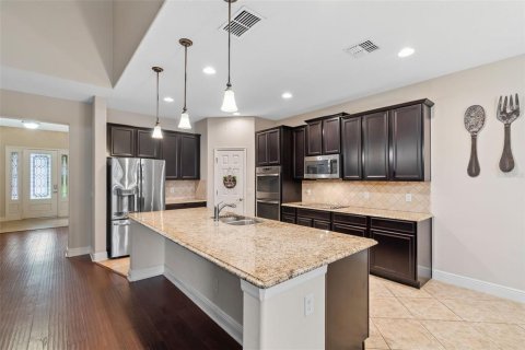 House in Apopka, Florida 4 bedrooms, 336.49 sq.m. № 1832748 - photo 14
