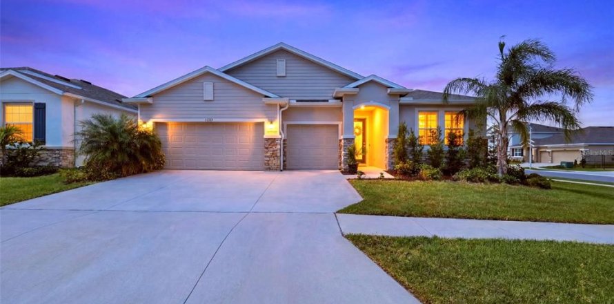 Villa ou maison à Wesley Chapel, Floride 4 chambres, 258.92 m2 № 2147653