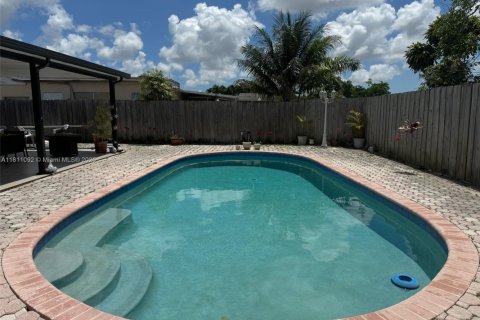 Villa ou maison à vendre à Miami Gardens, Floride: 4 chambres, 135.36 m2 № 1939507 - photo 10
