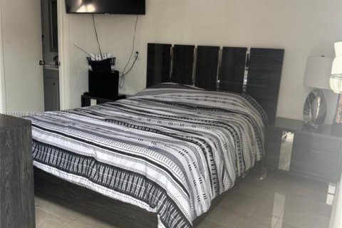 Villa ou maison à vendre à Miami Gardens, Floride: 4 chambres, 135.36 m2 № 1939507 - photo 6