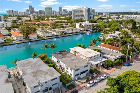 Commercial property in Miami Beach, Florida № 2018942 - photo 8