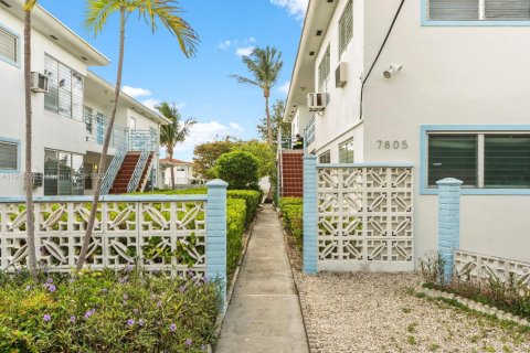 Commercial property in Miami Beach, Florida № 2018942
