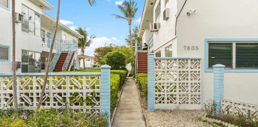 Commercial property in Miami Beach, Florida № 2018942