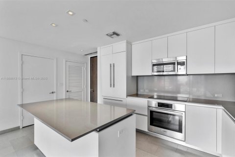 Condominio en alquiler en Miami, Florida, 1 dormitorio, 92.34 m2 № 1941310 - foto 11