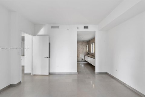 Condominio en alquiler en Miami, Florida, 1 dormitorio, 92.34 m2 № 1941310 - foto 18