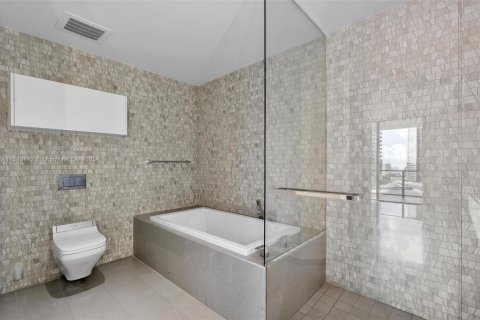 Condominio en alquiler en Miami, Florida, 1 dormitorio, 92.34 m2 № 1941310 - foto 22