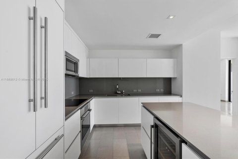 Condominio en alquiler en Miami, Florida, 1 dormitorio, 92.34 m2 № 1941310 - foto 12