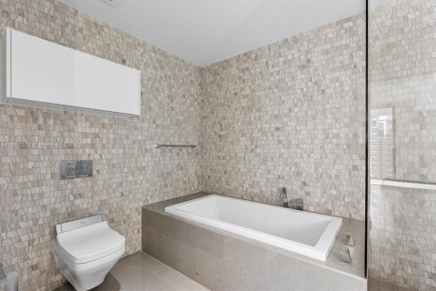 Condominio en alquiler en Miami, Florida, 1 dormitorio, 92.34 m2 № 1941310 - foto 23
