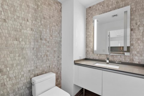 Condominio en alquiler en Miami, Florida, 1 dormitorio, 92.34 m2 № 1941310 - foto 24
