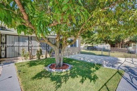 Duplex in Miami, Florida 2 bedrooms, 205.13 sq.m. № 1941350 - photo 26