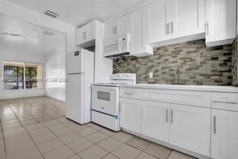 Duplex in Miami, Florida 2 bedrooms, 205.13 sq.m. № 1941350 - photo 12