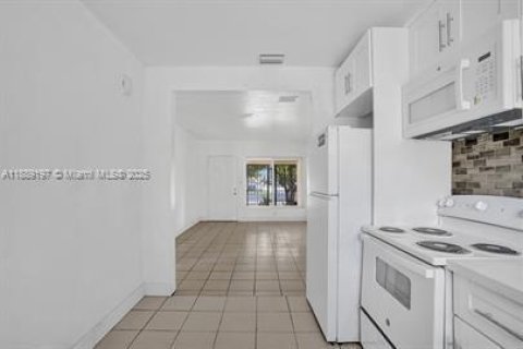 Duplex in Miami, Florida 2 bedrooms, 205.13 sq.m. № 1941350 - photo 14