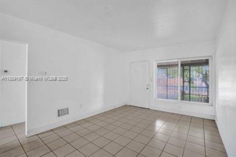 Duplex in Miami, Florida 2 bedrooms, 205.13 sq.m. № 1941350 - photo 7