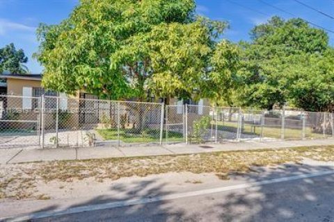 Duplex in Miami, Florida 2 bedrooms, 205.13 sq.m. № 1941350 - photo 28