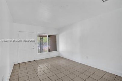 Duplex in Miami, Florida 2 bedrooms, 205.13 sq.m. № 1941350 - photo 9