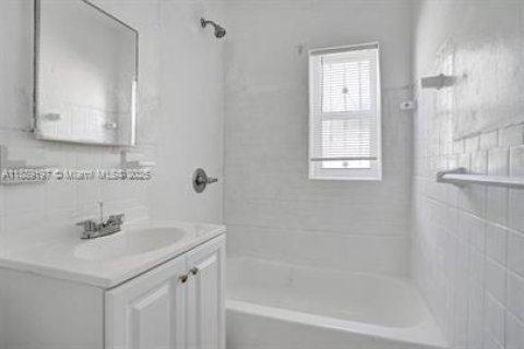 Duplex in Miami, Florida 2 bedrooms, 205.13 sq.m. № 1941350 - photo 19