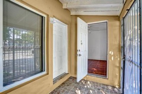 Duplex in Miami, Florida 2 bedrooms, 205.13 sq.m. № 1941350 - photo 25