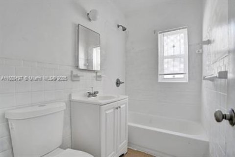 Duplex in Miami, Florida 2 bedrooms, 205.13 sq.m. № 1941350 - photo 18