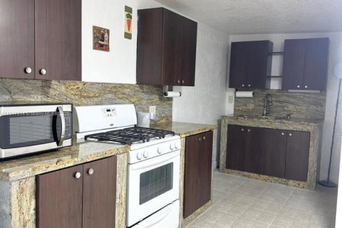 House in Hialeah, Florida 1 bedroom, 135.45 sq.m. № 1973458 - photo 6