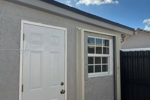 House in Hialeah, Florida 1 bedroom, 135.45 sq.m. № 1973458 - photo 3