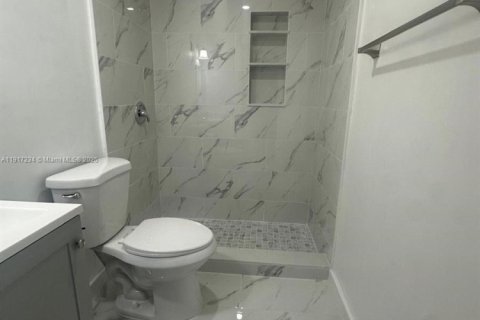 House in Hialeah, Florida 1 bedroom, 135.45 sq.m. № 1973458 - photo 10