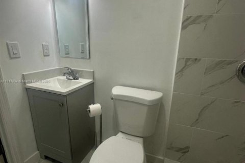 House in Hialeah, Florida 1 bedroom, 135.45 sq.m. № 1973458 - photo 9