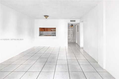 Снять в аренду кондоминиум в Хайалиа Гарденс, Флорида 1 спальня, 70.61м2, № 1988326 - фото 4